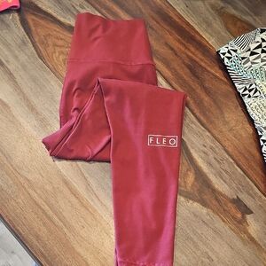 Fleo Burgundy Leggings